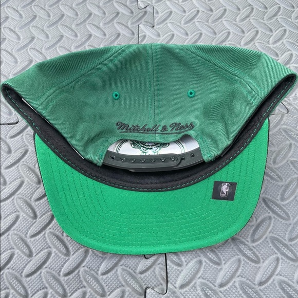 Milwaukee Bucks Mitchell and Ness Snapback Green - Picture 3 of 3